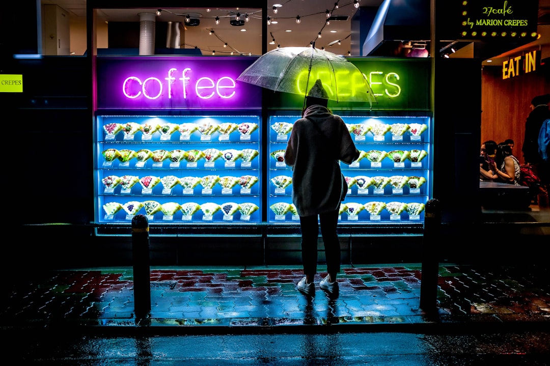 Edge‑AI Shelf Counting: How Starbucks’ NomadGo Partnership Transforms Retail Ops in 2025