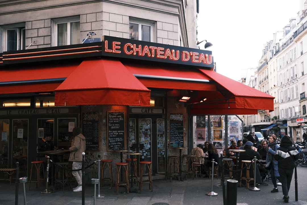 Claude vs ChatGPT: Memory Architecture and Its Business Impact in 2025